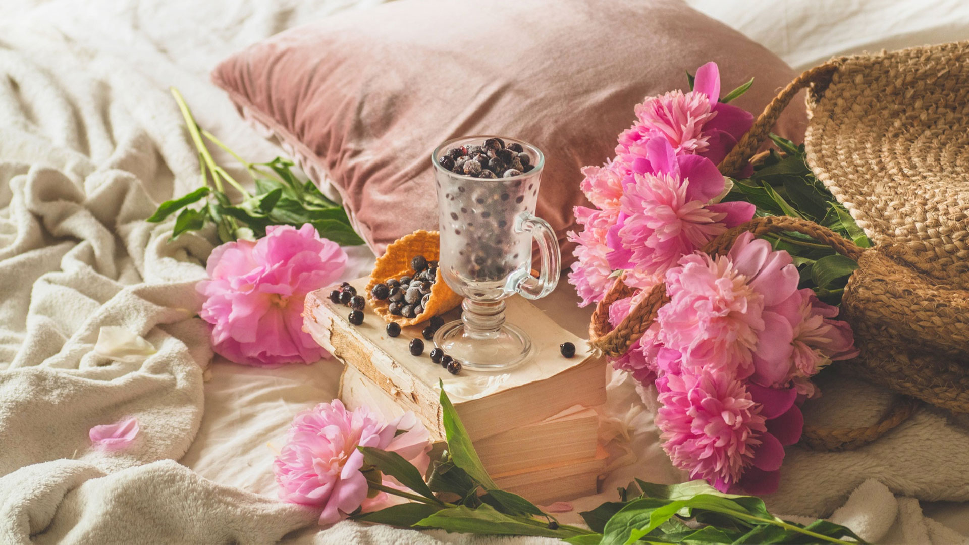 How Do Sweet Fragrance Perfumes Differ from Other Scent Profiles? ​