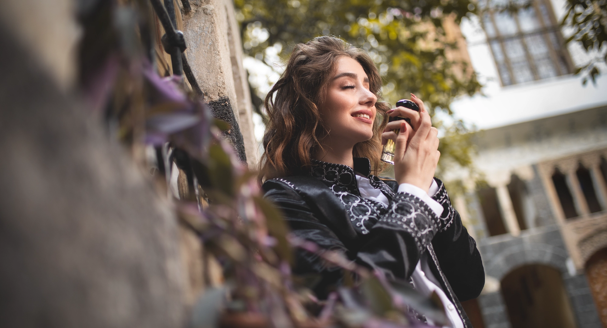 How to Wear and Layer Woody Perfumes for Maximum Effect