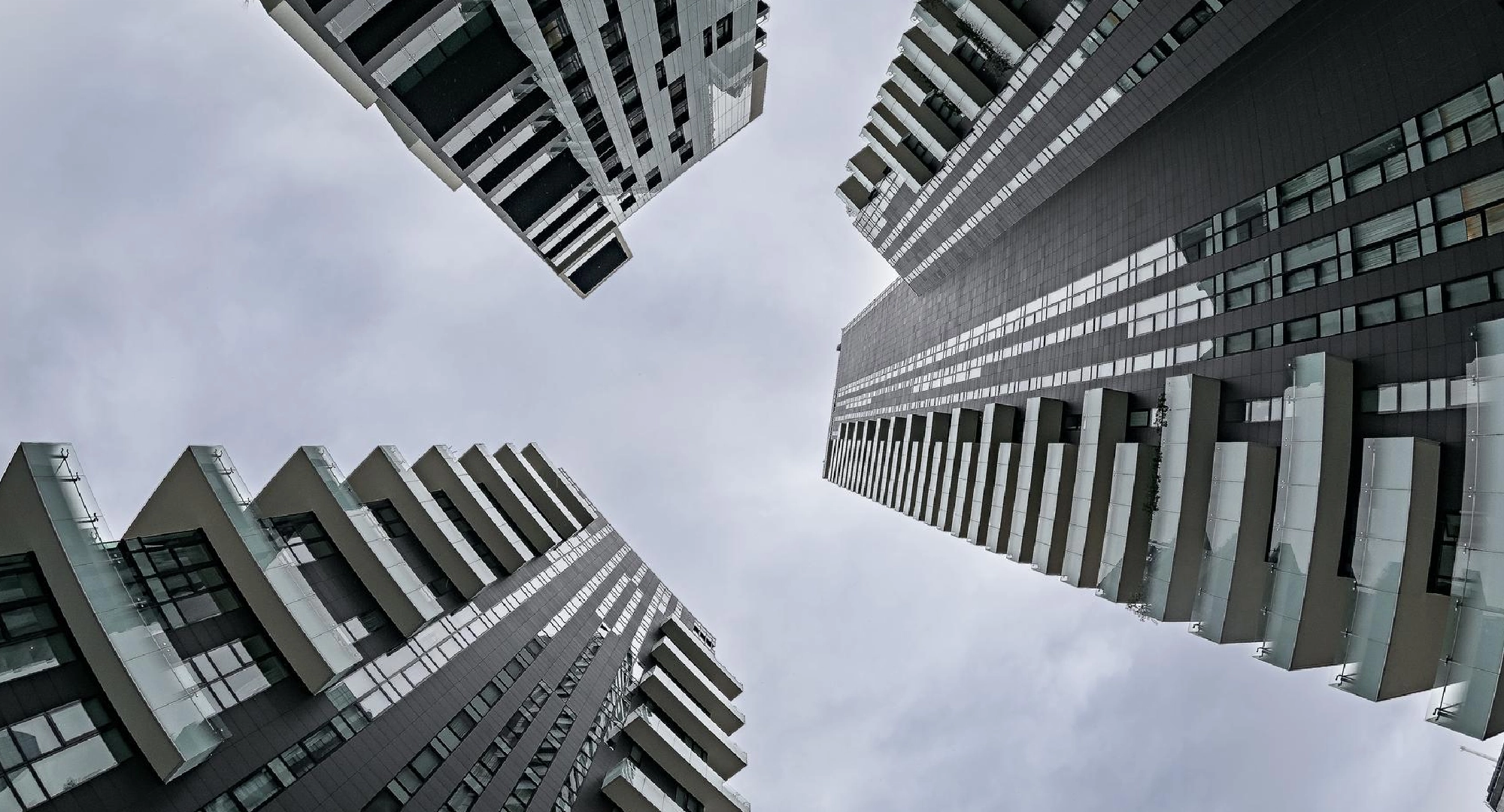 Why Albait Aldimashqi Is a Trusted Name for Perfume Sales in Dubai