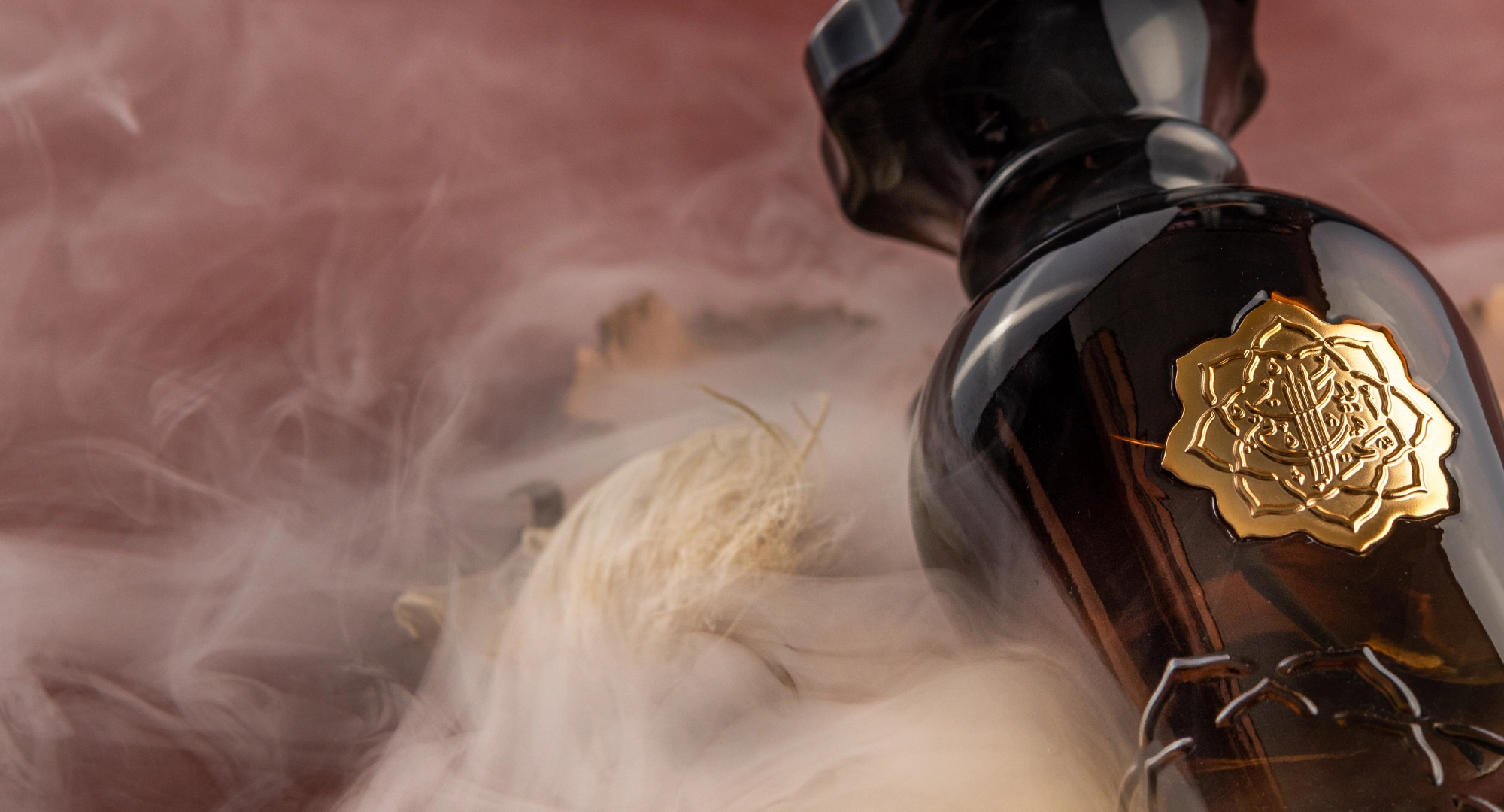 Why Albait Aldimashqi Perfumes Are Known for Strong Sillage